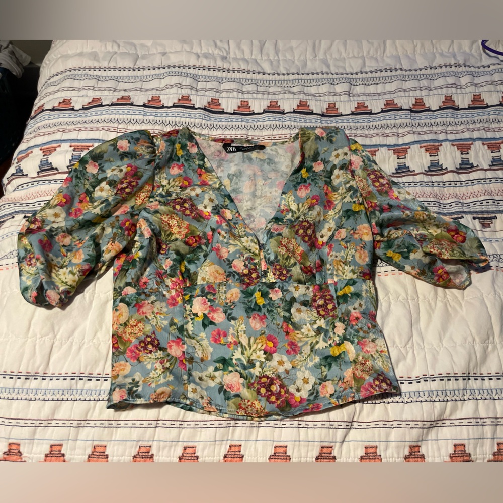 Zara Floral V-Neck Blouse NWOT
